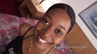 Ebony Girl w Big Bore campo Girl Porn Video